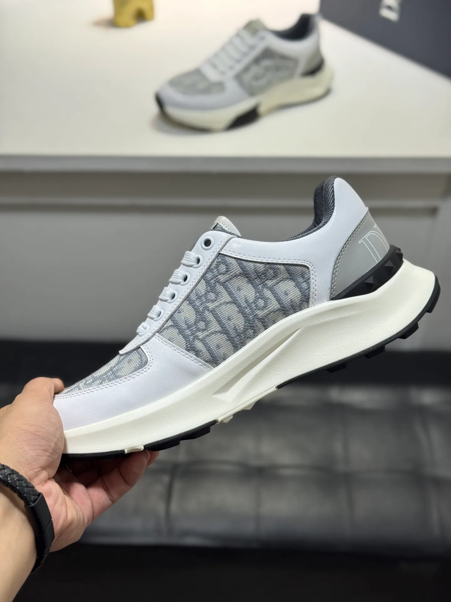 Men's shoes 💰440 [New style] 🐞🐞Original quality! Dior🔥Christan Dior (Dior) hot style [new style]⚠⚠️Top purchasing agent🔍🔍Men's HK counters are on sale simultaneously. Sole: The original sole is specially provided by the original factory. The exclusive movable molded sole is super comfortable. The original factory follows the order. 🔍🔍The high-quality multi-color splicing design is exquisite and unique. 💪Details determine the quality. We only make shoes with care. You can enter and leave the counter at will. Welcome to compare 🇮🇹 Size: 38-44 (45 customized